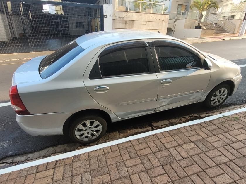 Carro dublê é apreendido em Araraquara