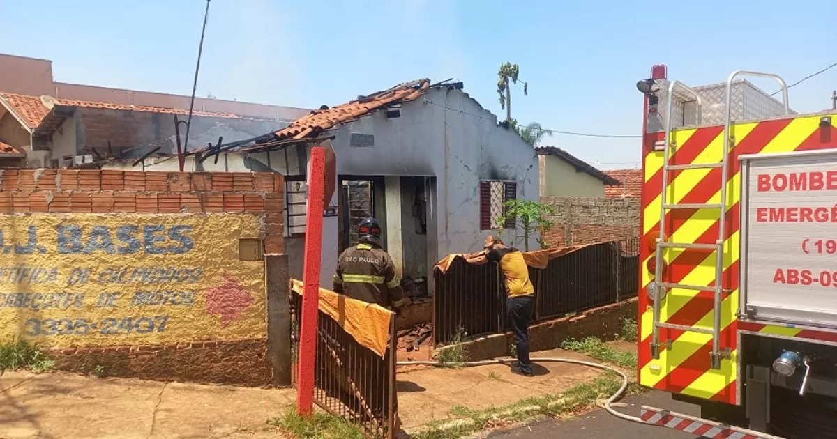 Família pede ajuda após incêndio destruir casa no Santana; saiba como fazer doações