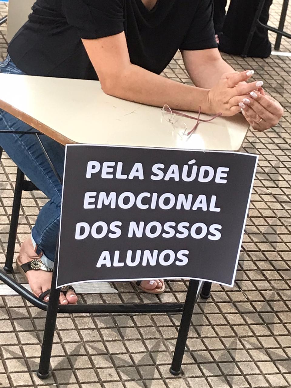 Escolas particulares fazem manifestação pela volta às aulas em Araraquara