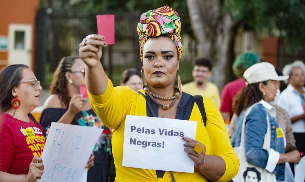 A cada 100 mortos pela polícia em 2022, 65 eram negros, mostra estudo