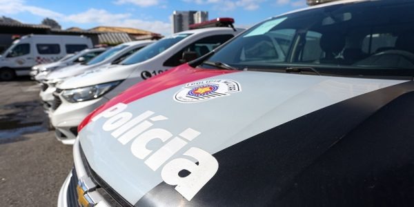 Mulher é surpreendida por assaltante armado com faca em residência de Araraquara