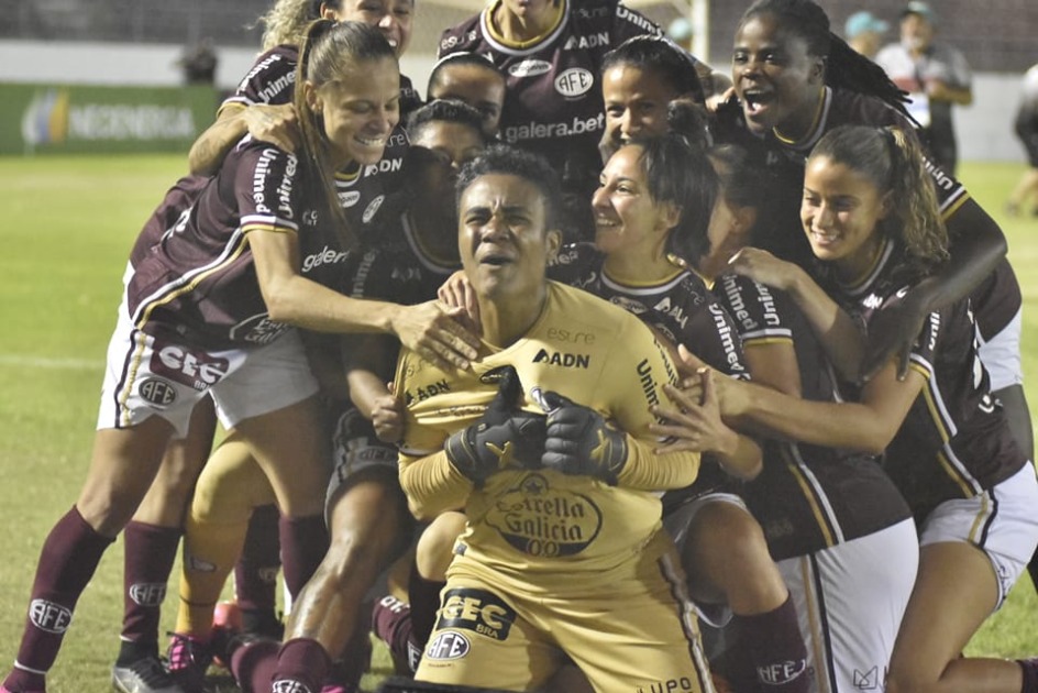 Novembro Negro: goleira Luciana recebe Prêmio Zumbi dos Palmares em Araraquara