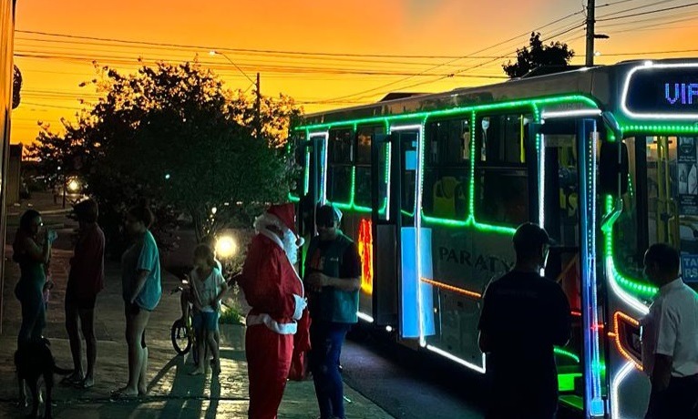 Ônibus iluminados da empresa Paraty levam a alegria do Natal para Araraquara, Matão e Jaú