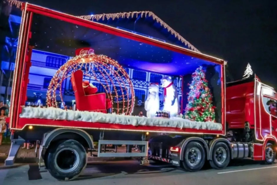 Caravana de Natal: Coca Cola divulga trajetos dos caminhões iluminados em Araraquara