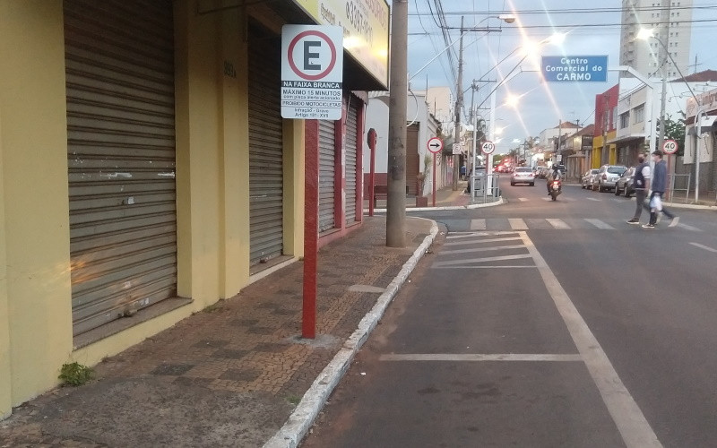 Avenida Sete de Setembro recebe estacionamento rotativo