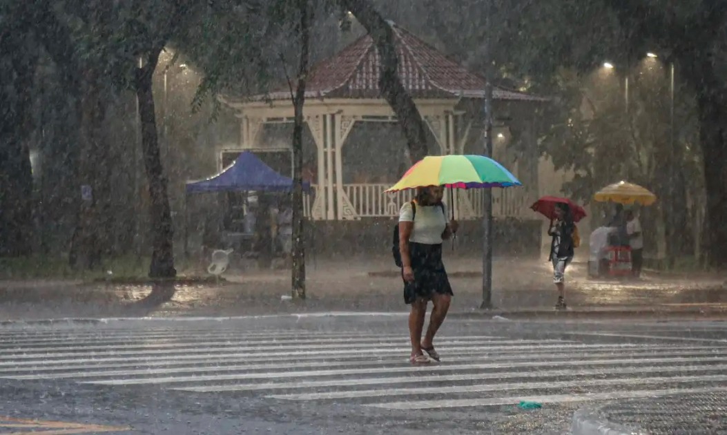 Semana começa com chuva e calor na região de Araraquara; ‘alerta para temporais’, diz previsão