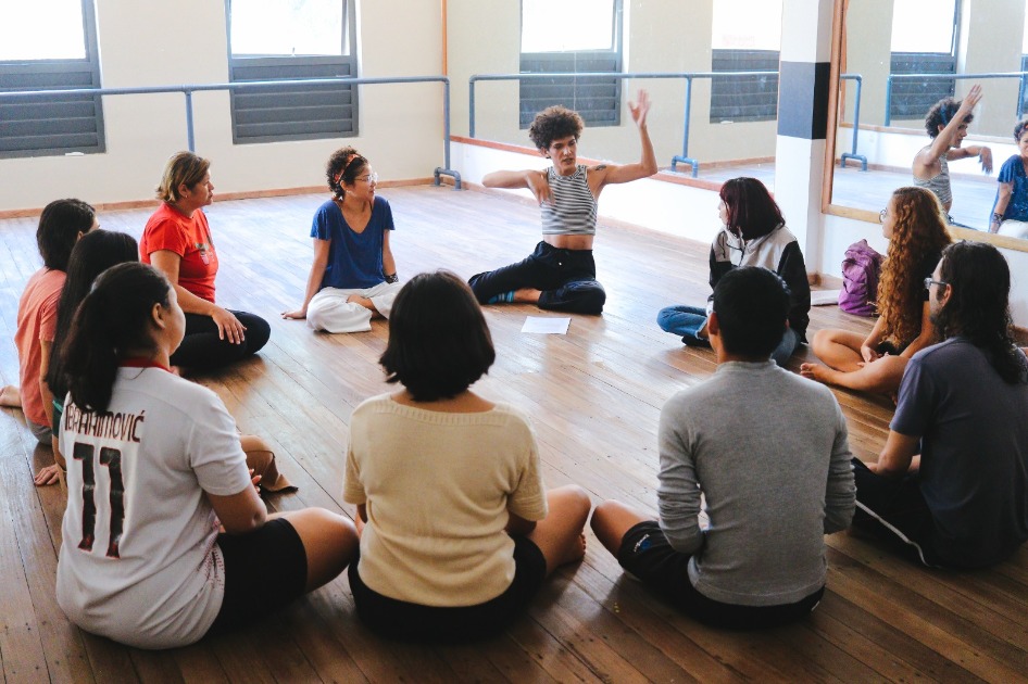 Dança, violão e futebol: Araraquara está com inscrições abertas de cursos DE GRAÇA para crianças e adolescentes