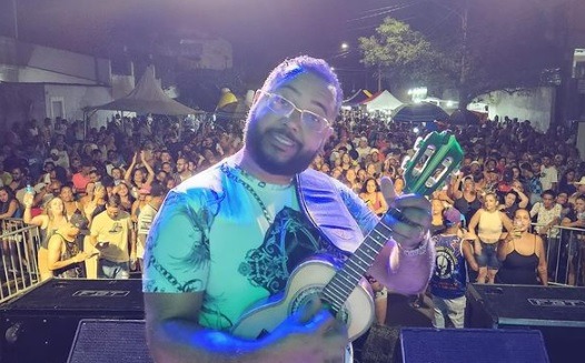 Sambista Dudu Nobre se apresenta no Sesc Araraquara neste mês de março