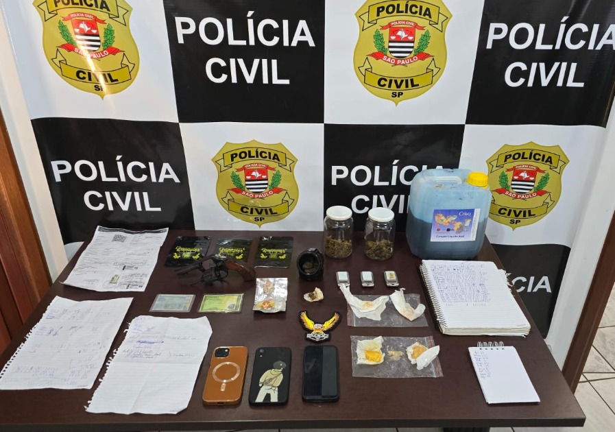 Jovem é preso com arma e maconha em condomínio no bairro Campus Ville
