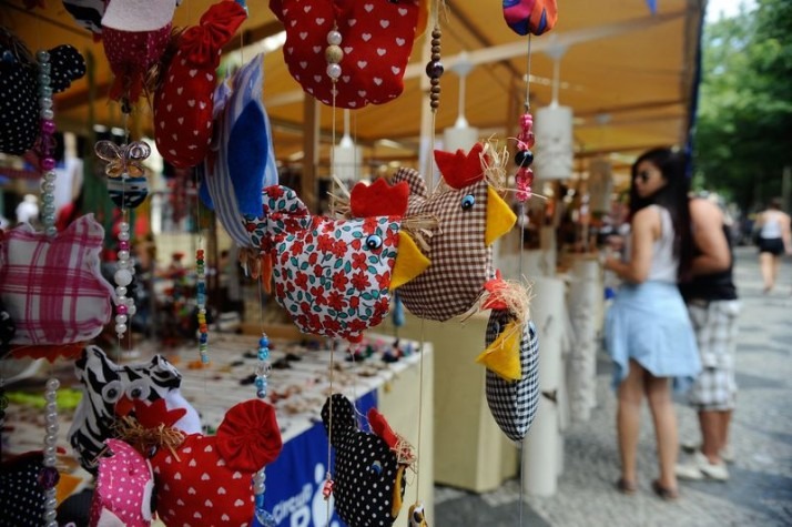 Artesanatos, brechós, brincadeiras e música: veja a programação das feiras em Araraquara