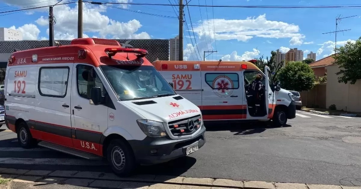 Adolescente baleada na cabeça pelo namorado recebe alta e se recupera em casa