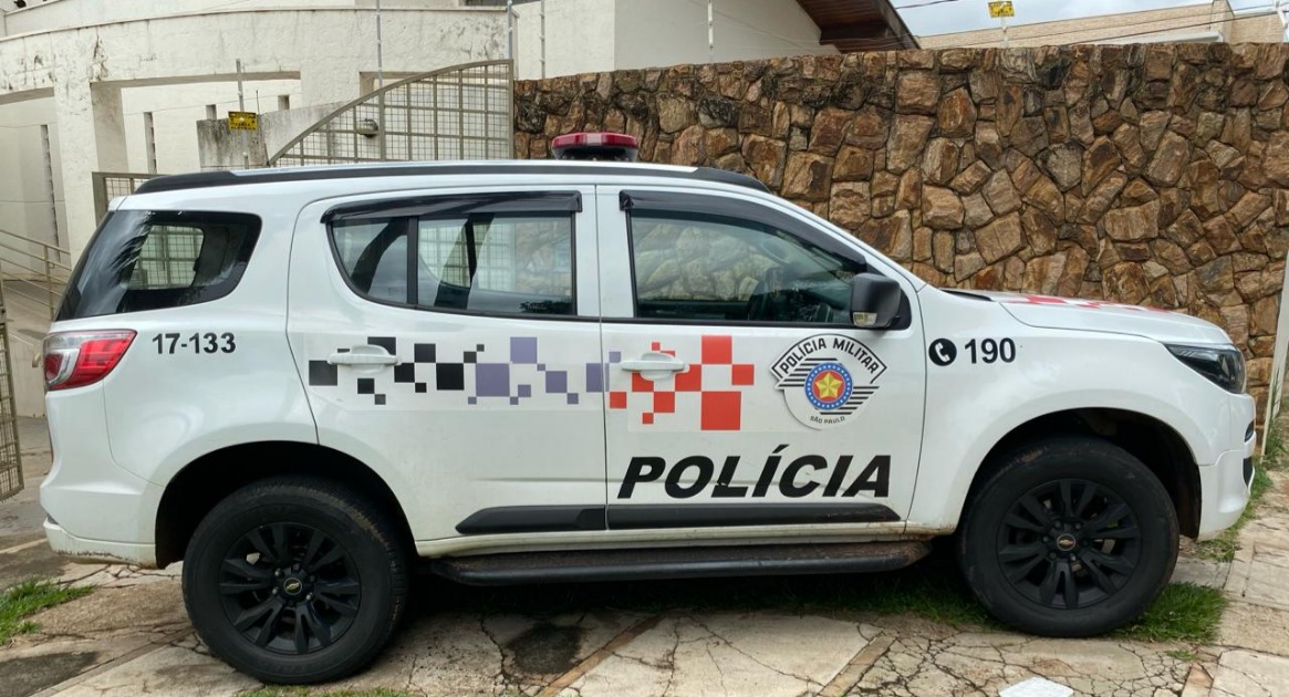 Homem procurado por roubo é preso pela PM no Jardim Adalberto Roxo