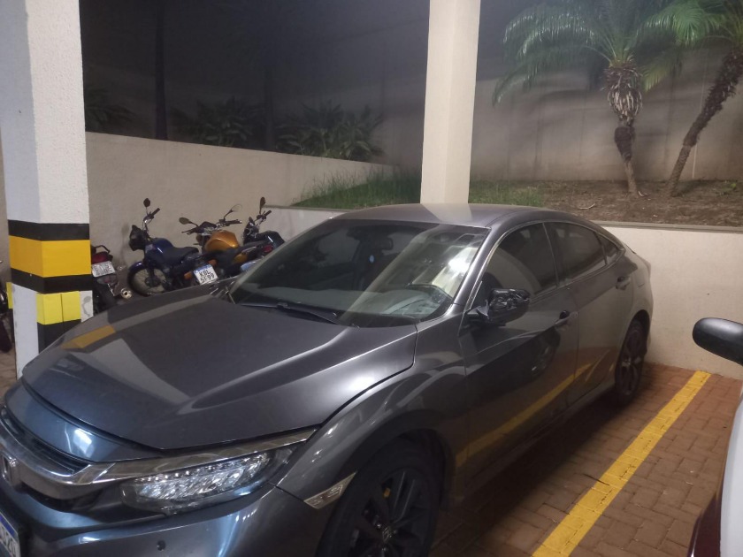 Casal é detido pela PM com veículo roubado no Jardim América