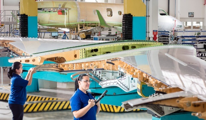 Oportunidade: Embraer abre vagas de emprego exclusivas às mulheres