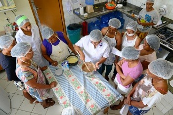Santa Lúcia realiza curso gratuito de bolos caseiros; ‘oportunidade de geração de renda’