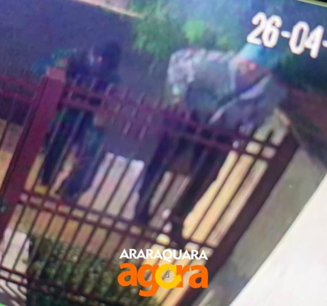 Dupla invade residência e agride idoso durante assalto no Centro de Araraquara