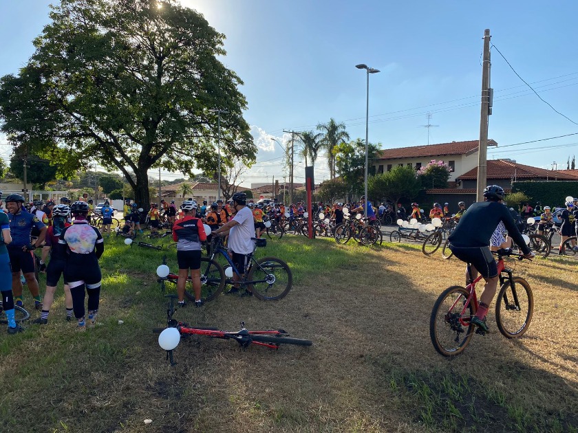 Manifestação pede justiça e segurança  no trânsito após morte de ciclista em vicinal de Araraquara
