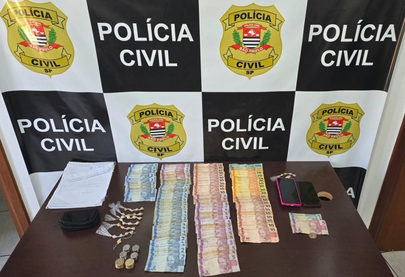 Dupla é presa pela DISE com drogas e dinheiro em residência no Jardim Tabapuã