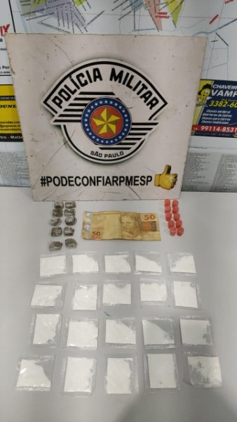 Adolescente em moto adulterada é detido com drogas e dinheiro em Matão