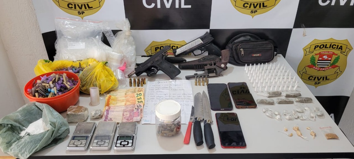 DIG prende dupla e encontra armas e drogas que podem ter relação com latrocínio em Araraquara