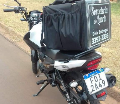 Mulher tem moto usada para trabalho furtada