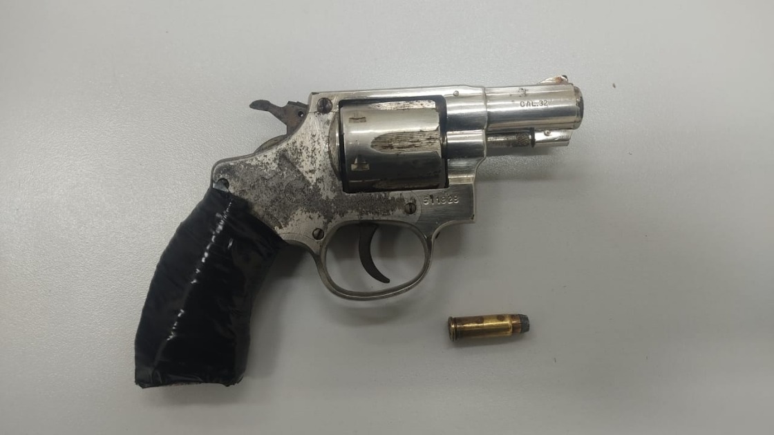 Pai e Filho acabam detidos por disparos de arma de fogo em bar na Chácara Flora