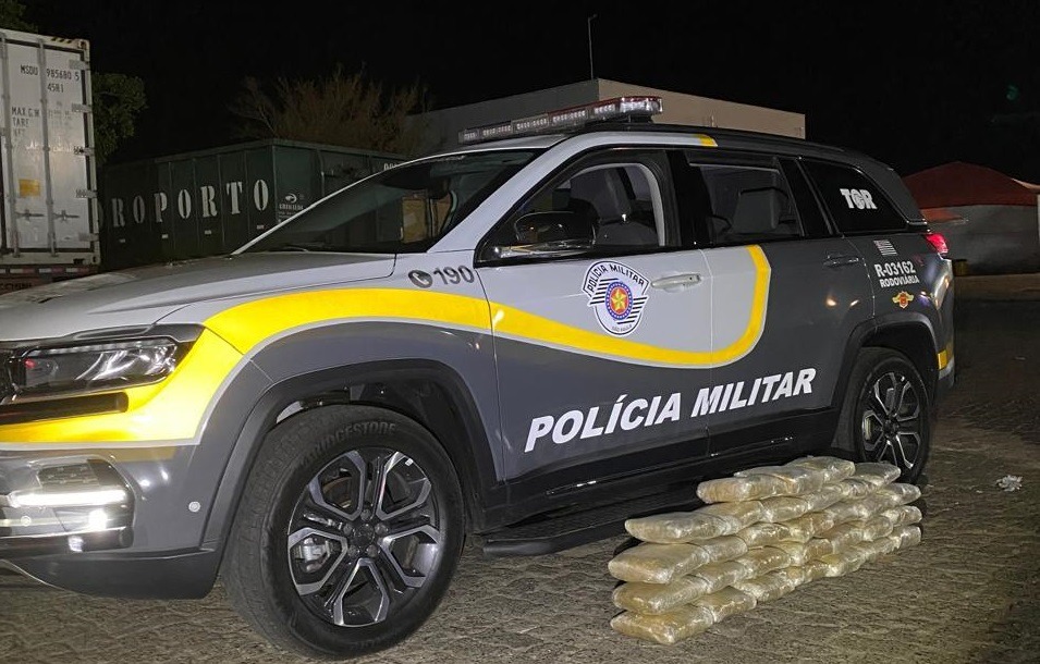 Homem é preso transportando 30 tijolos de maconha na SP-310 em Araraquara