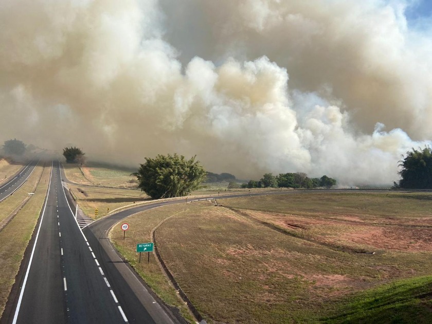 Atenção motorista! Concessionária alerta sobre aumento de focos de incêndio próximos às rodovias