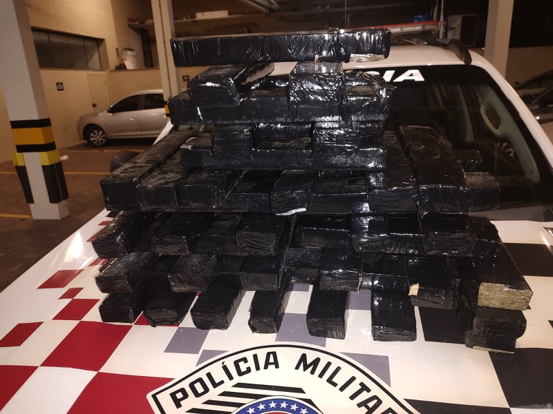 Motorista de aplicativo é preso com mais de 40 tijolos de maconha no Jardim Del Rey