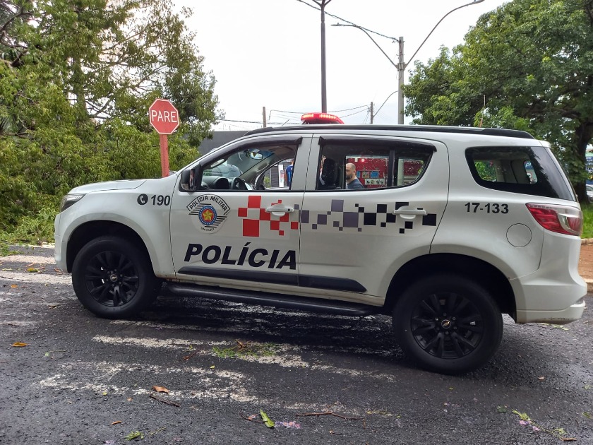 Trio assalta mulher enquanto vítima se despedia de parentes em Araraquara; ‘fui ameaçada’