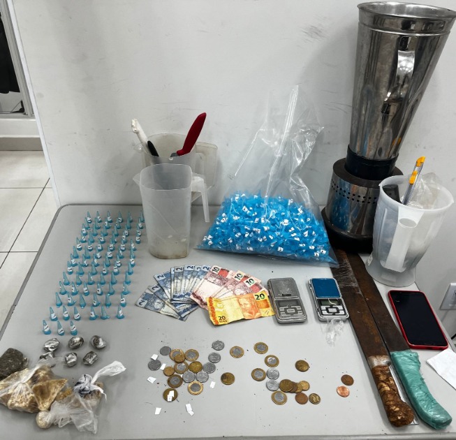 Veículo é seguido pela PM e dois homens acabam presos por tráfico de drogas em Rincão