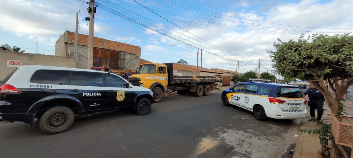 Polícia Civil e GCM fazem fiscalização em ferro-velhos de Araraquara