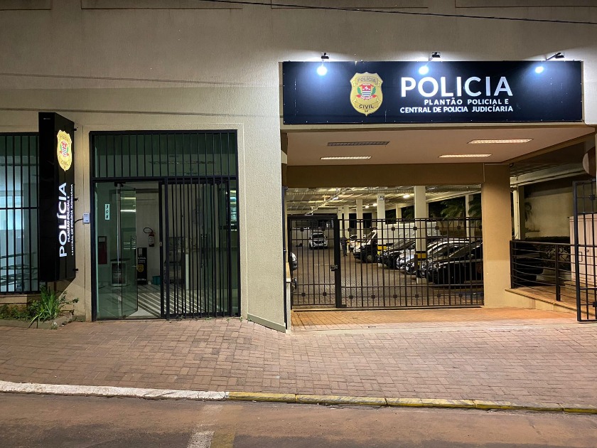 Homem é roubado por trio armado enquanto caminhava na Vila Furlan