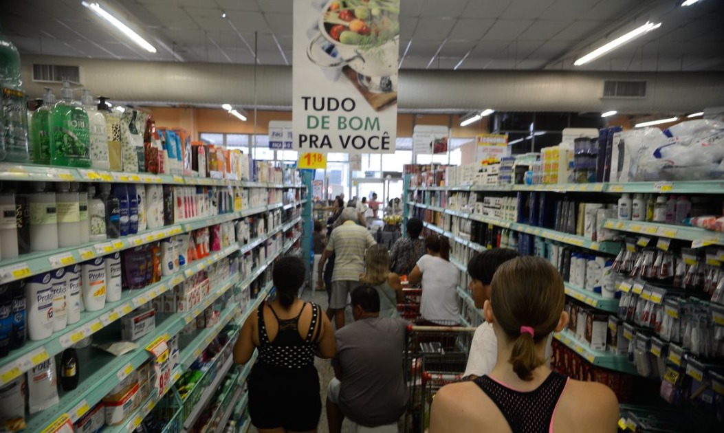 PAT de Araraquara abre semana com vagas para repositor, auxiliar de limpeza e motorista