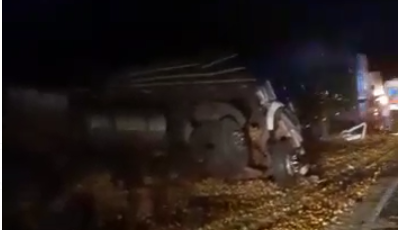 Acidente com três caminhões causa duas mortes na SP-255