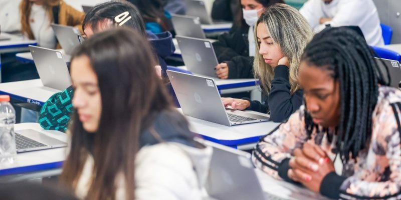 USP abre inscrições para curso online e gratuito de programação web para meninas; 100 vagas