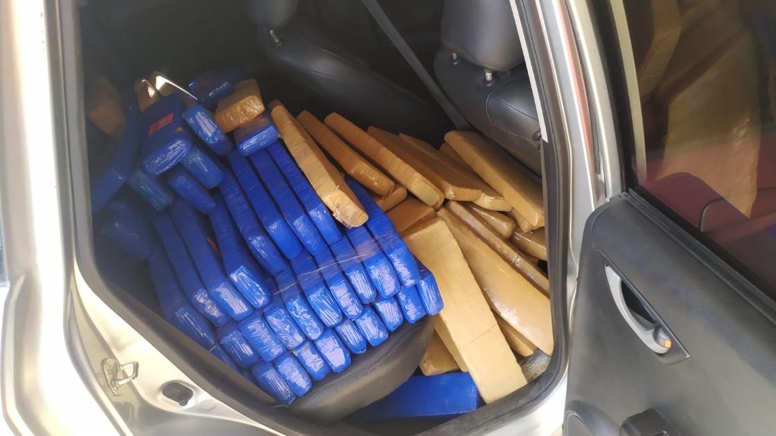 Motorista é preso com 135 tijolos de maconha na rodovia Washington Luís