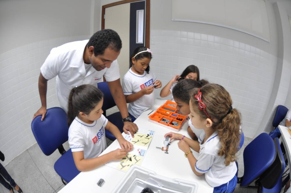 SESI divulga vagas para auxiliar de cozinha, inspetor de alunos, bibliotecário e mais