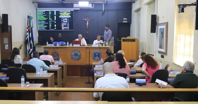 Câmara de Araraquara aprova novo prazo para fixação de subsídio dos vereadores; entenda