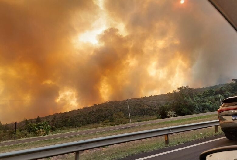 Governo de SP cria gabinete de crise para ações contra grandes incêndios no interior
