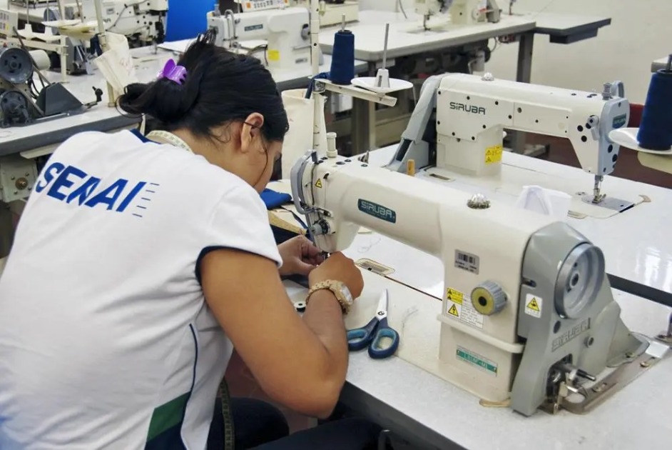 Senai de Araraquara abre dois novos cursos gratuitos de costura; confira como participar
