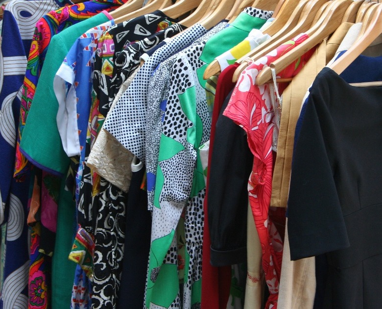 Casa da Mulher Paulista promove curso gratuito de customização de roupas em Araraquara