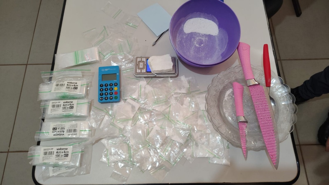 PM prende 4 pessoas com drogas em residência de Boa Esperança do Sul