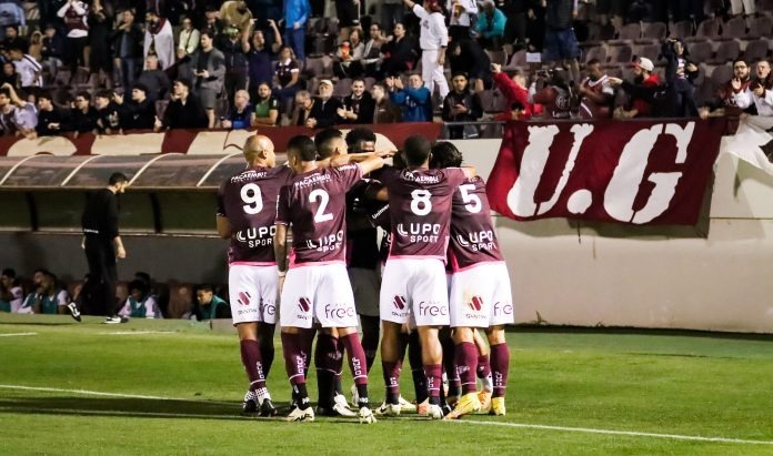 Ferroviária vence o Athletic Club e se aproxima do acesso a série B