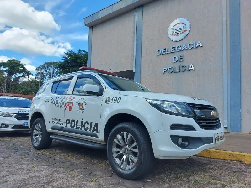 Homem embriagado é preso após agredir a mulher em Matão