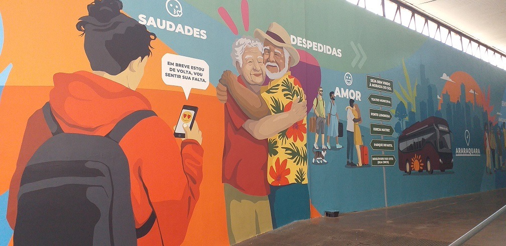 Encontros e Despedidas: rodoviária de Araraquara ganha mural que retrata o tema