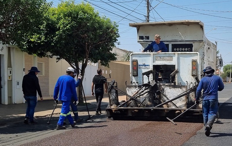 Atenção! Recapeamento altera trânsito e desvia linhas de ônibus na Maurício Galli