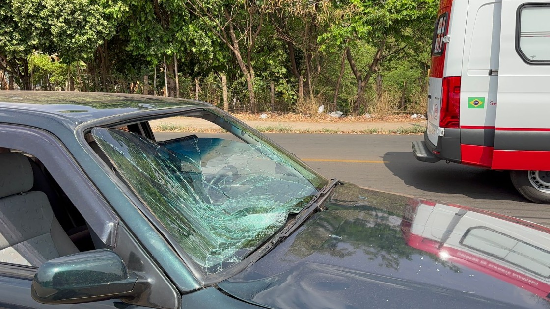 Adolescente fica ferido após ser atropelado por carro enquanto andava de bicicleta na contramão no Santa Clara