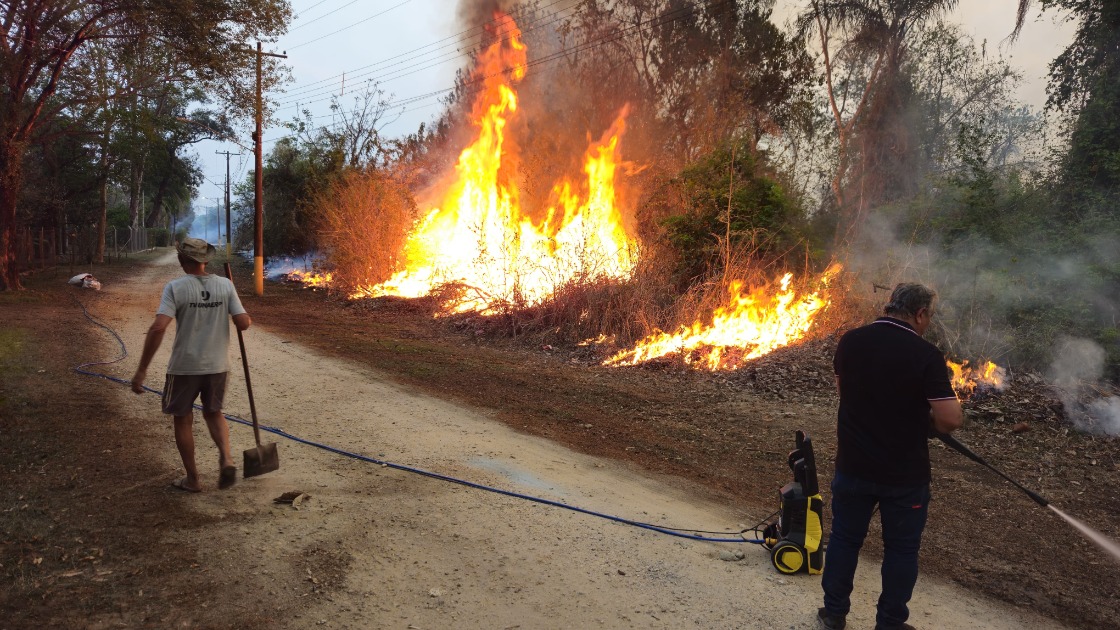 Incêndio chega ao quinto dia em área de mata de Rincão e consome mais de 300 hectares