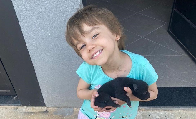 Ajude a Helô: criança de 5 anos luta contra o câncer; família busca ajuda para tratamento
